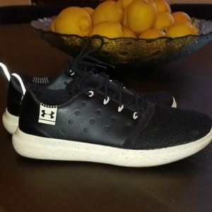 Under Armour 24/7 Shoes 7.5 Mens / Boys